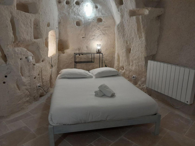 Bedroom 2, La troglodyte fantastique Lochoise, Indre-et-Loire