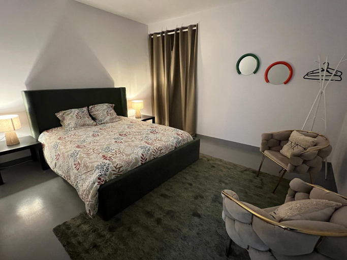 Bedroom 2, Loft 250m2 avec ecran led geant de 10m2, Bouches-du-Rhône