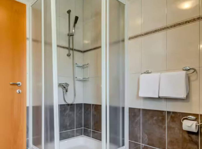 Bathroom 5, Mise Holiday Apartments, Kaštela