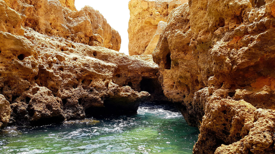 Room 5, Albufeira Ocean Breeze and Majestic Seaview 43 by Rentals in Algarve, Albufeira