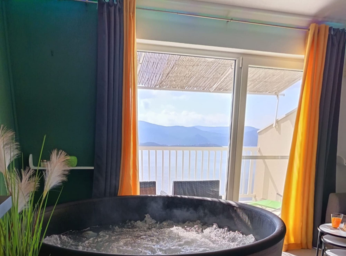 Bathroom 3, Apartment Sutalo with Hot Tub, Slivno