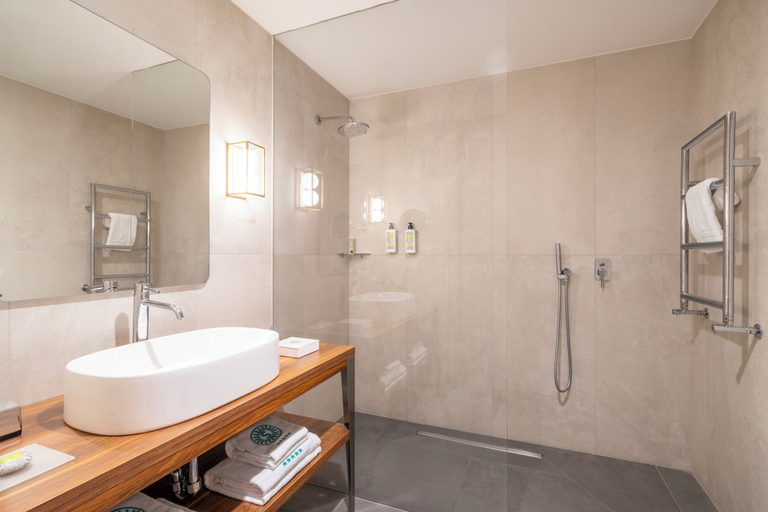 Bathroom 5, Splendido Bay Luxury Spa Resort, Brescia