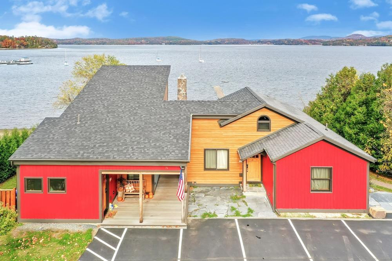 Exterior & Views