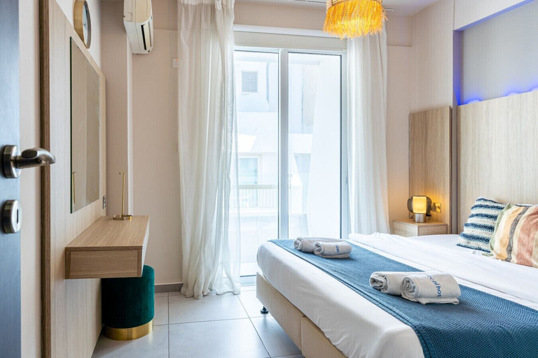 Room 4, Beach Daze 1-BR Apt By Finikoudes Beach, Larnaca