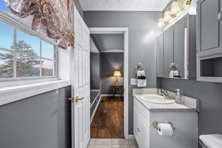 Bathroom 4, Douglas Meets Dolly 3 Bedroom Home, Sevier