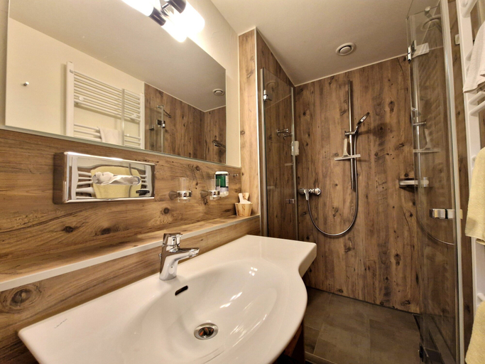 Bathroom 5, Tanne Tonbach - Wellness & Wohlfühl Hotel, Freudenstadt