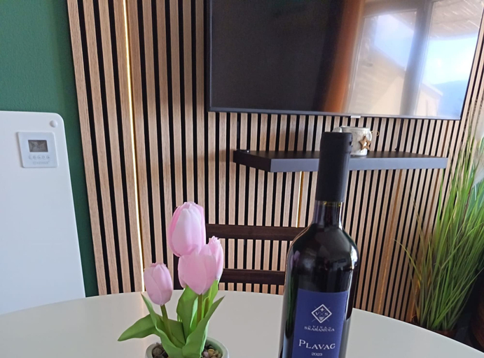 Food & Drinks 4, Apartment Sutalo with Hot Tub, Slivno