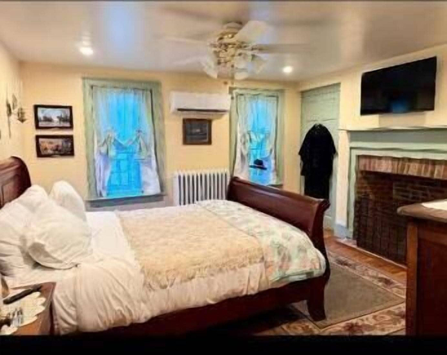 Room 5, Langdon Hill House, Adams