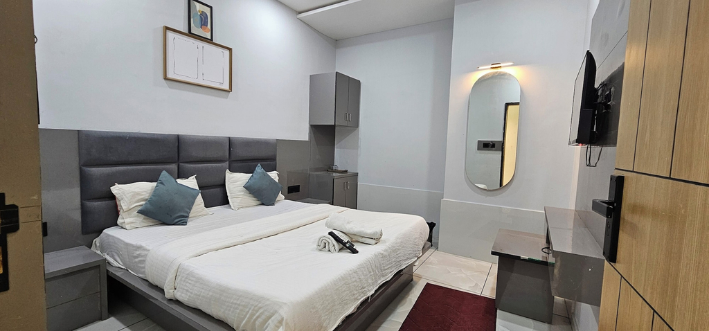Room 4, Hotel HR Town, Gandhinagar