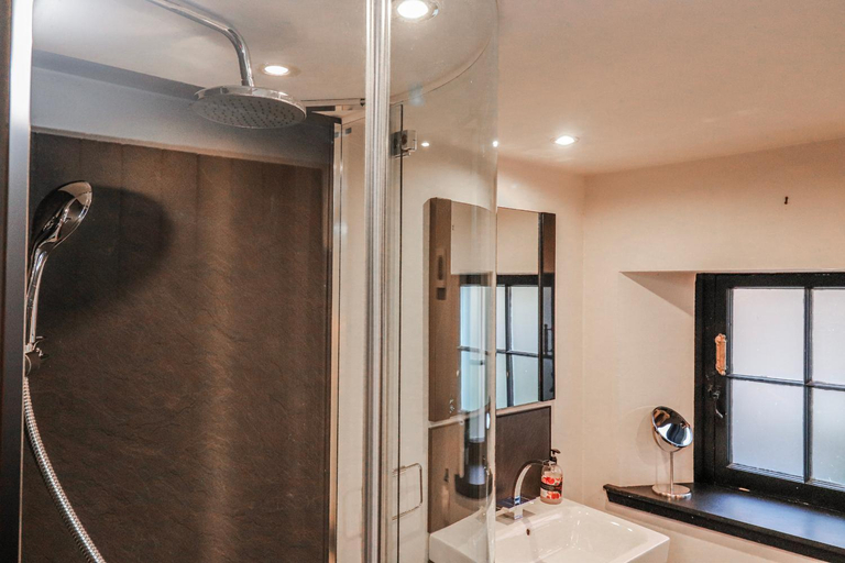 Bathroom 3, Mary Ann Villa, Highland