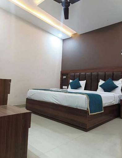 Room 4, Hotel Akshita Ayodhya, Faizabad
