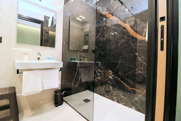 Bathroom 4, Buono Hotel, Napoli