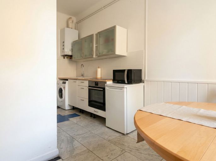 Private kitchen 3, Central & Simple 1BR Apartment with WIFI, Wien