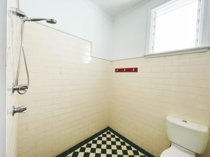 Bathroom, Frisco Hotel, Sydney