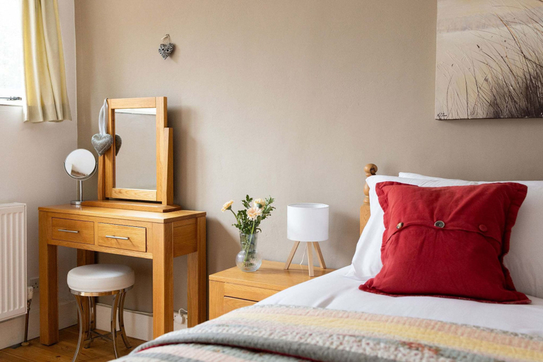 Room 5, Rural Cottage Accommodation for 14, West Sussex