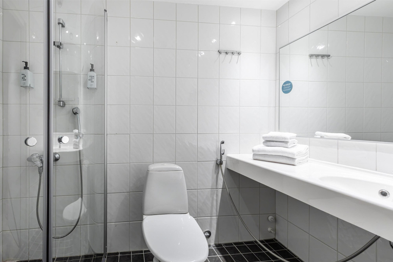 Bathroom 5, Scandic Laajavuori, Central Finland