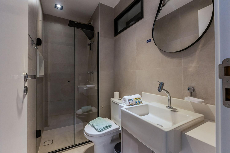 Bathroom 2, Studios Vila Madalena com Ar condicionado | Delfhy, São Paulo