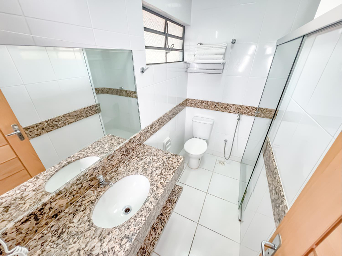 Bathroom 4, Hotel Roma direto com o Grupo diRoma com acesso ao Acqua Park e Cafe da manha, Caldas Novas