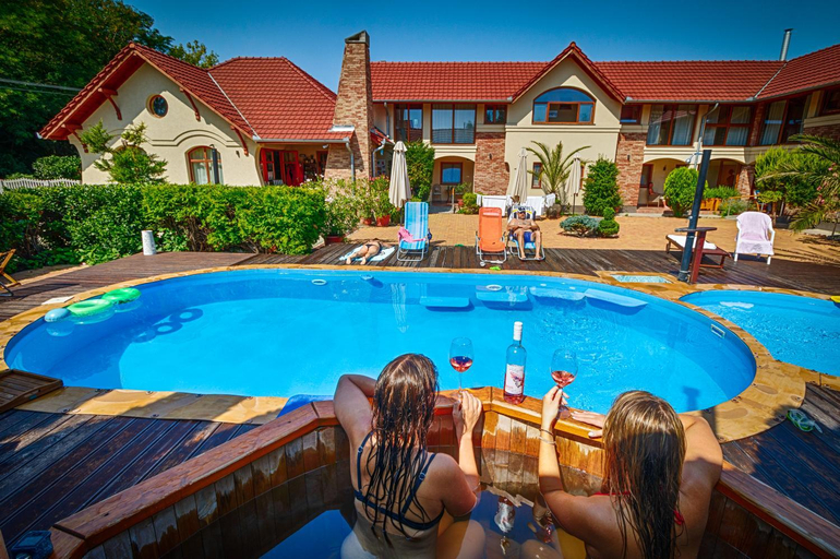 Sport & Beauty 5, Opusztaszeri Erdei Wellness Vendeghaz, Kistelek