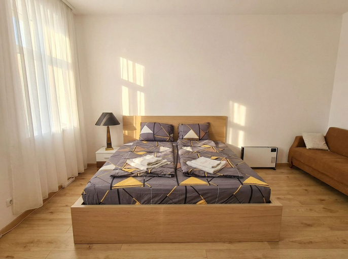 Bedroom 2, Close to City Center - Affordable Private Rooms with TV, Wien