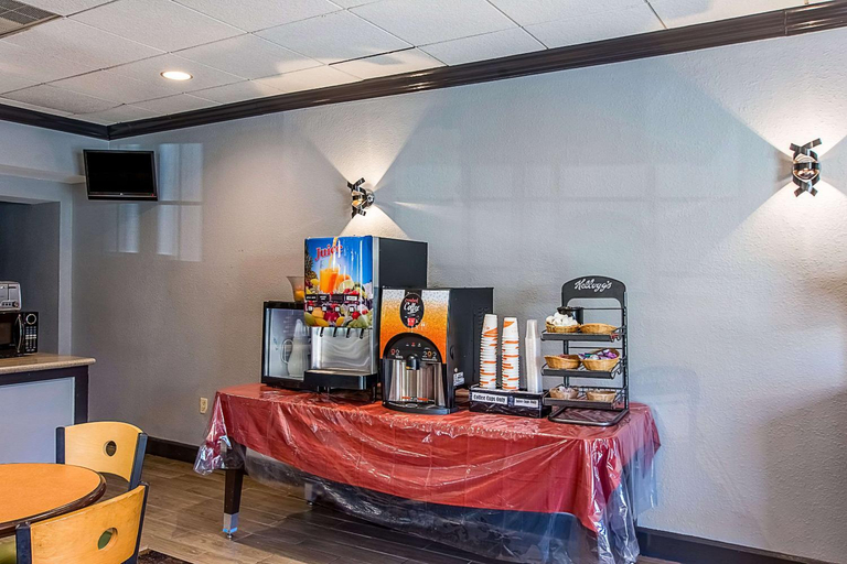 Food & Drinks 5, Clarion Inn Airport West Columbia, Lexington