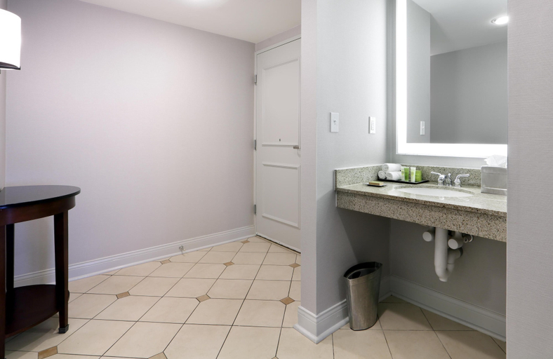 Bathroom 5, Hilton Mystic, New London