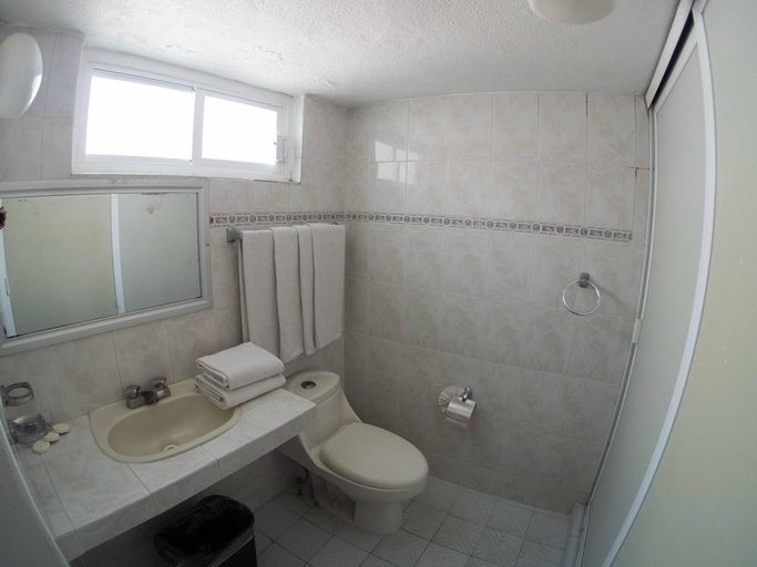 Bathroom 3, Hotel Qualitel Plus, Morelia