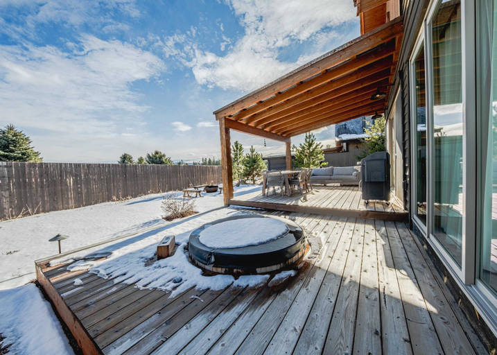 Outdoor spa tub, Wilderness Club Home Hot Tub, Lincoln