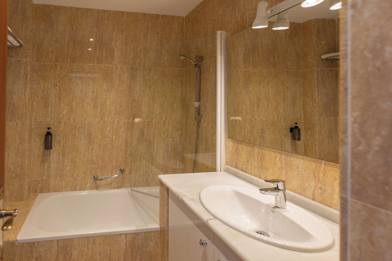 Bathroom 5, Apartamentos Miguel Ángel, Málaga