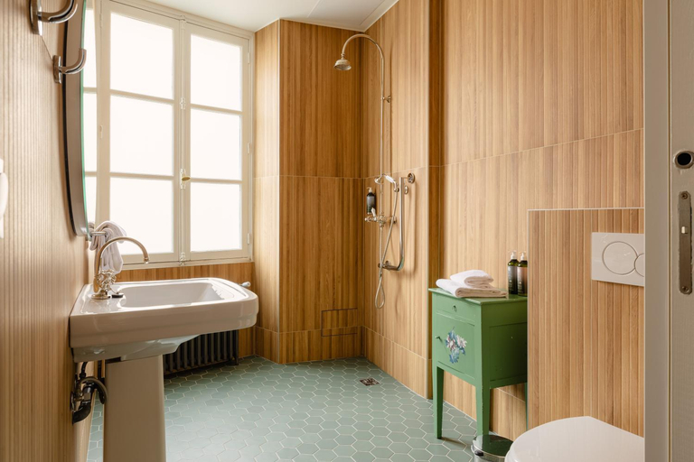 Bathroom 3, Hotel d'Angleterre, Yvelines