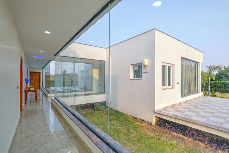 Terrace/patio, ELIVAAS Amaltas 4BHK Hideaway With Pool, Gurgaon