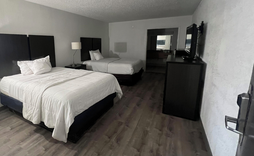 Bedroom 3, Skylite inn, Travis
