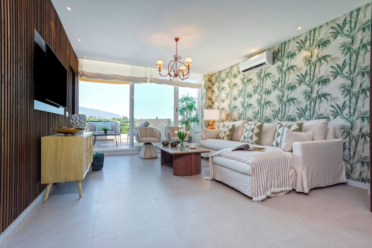 Living room, Amazing 3BD apt and Pool. Señorío de Aloha, Málaga