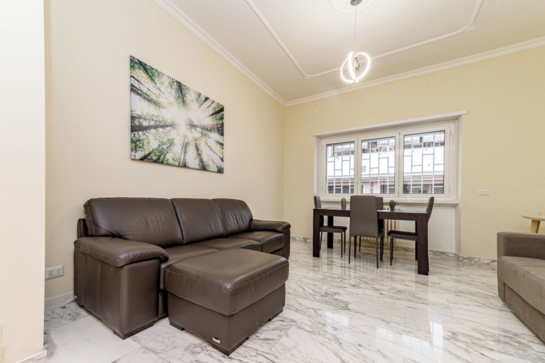 Living area 3, Luca Flat - Tiburtina Train Station, Rome