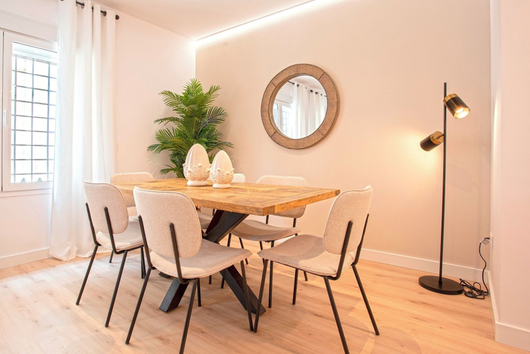 In-room dining 2, Spectacular Apartment in Santa Cruz . Aire I, Sevilla