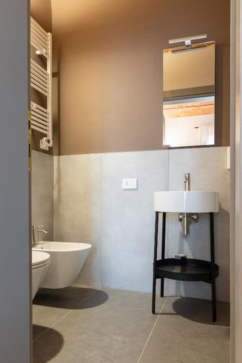 Bathroom 4, Borgo Bucciano, Pisa