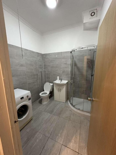 Bathroom 4, Oyo Northbrook Apartments, London