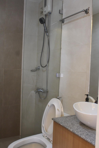 Bathroom 5, Plosius Rich at Manhattan Parkway Araneta City, Quezon City