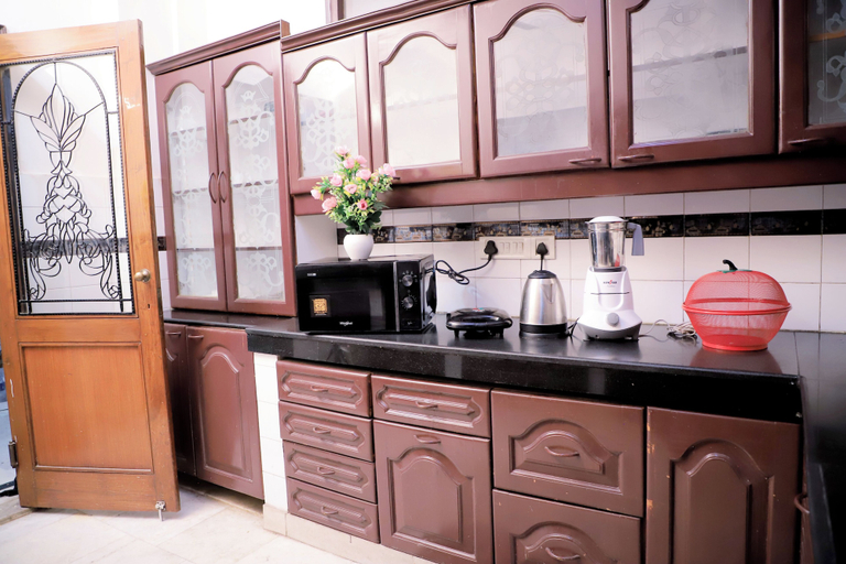 Private kitchen 4, Fortune Home Service Apartment D-198, Delhi