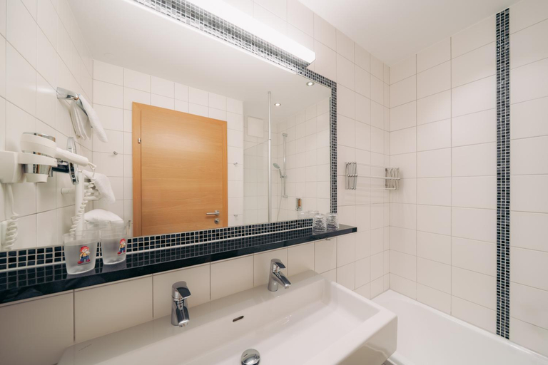 Bathroom, Familotel Amiamo, Zell am See