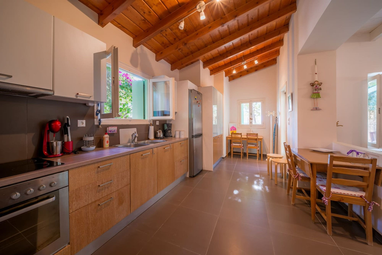 Room 2, My Little House - 123 Soleil, Attica