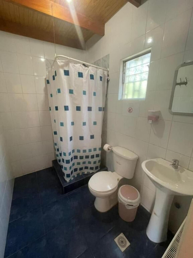 Bathroom 3, Hostal Amigo Lucho, El Loa