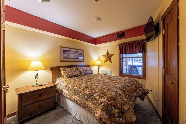 Bedroom 2, Rimfire, Pocahontas
