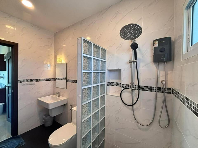 Bathroom 3, Swiss Resort, Muang Rayong