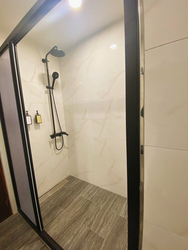 Bathroom 3, L.L Hotel, Pingtung