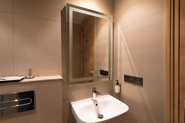 Bathroom 5, Hotel Bluestone Prime Nehru Place by The Cosy hotels, Delhi