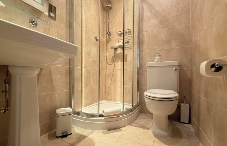 Bathroom 3, The Salwey Arms, Shropshire