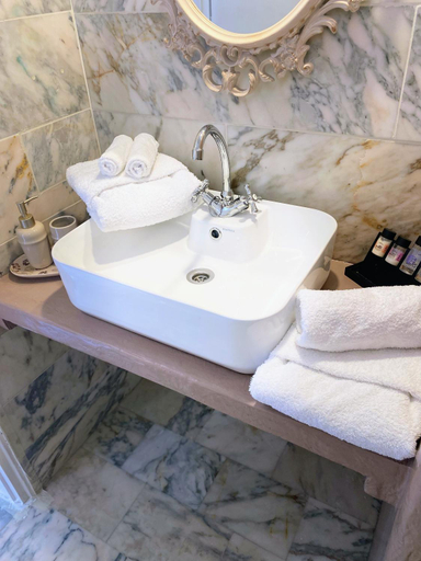 Bathroom 4, Aelia Houses, Attica
