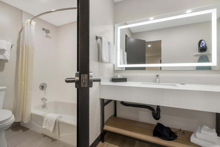 Bathroom 5, Best Western San Diego Pacific Beach/Mission Bay, San Diego