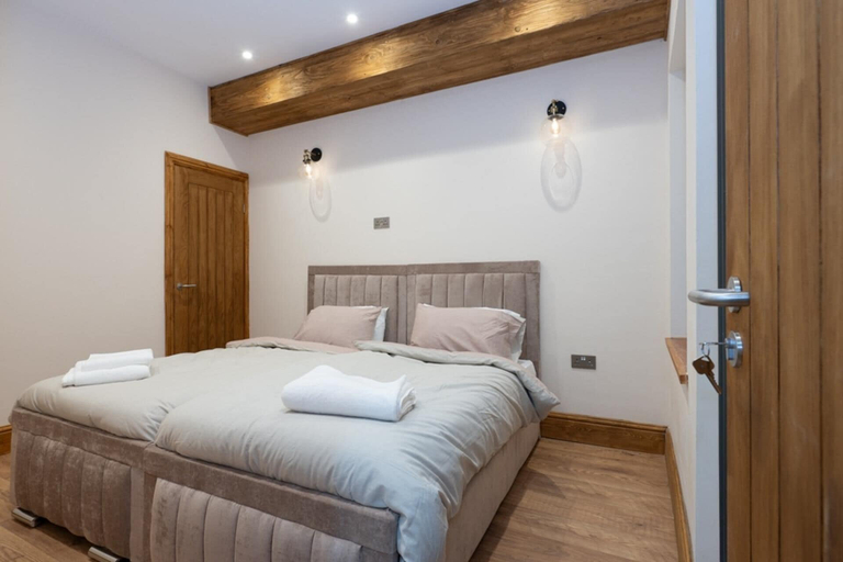 Room 2, Tranquil Stoke-on-trent 4bed, 2 Bath, Parking, Stoke-on-Trent